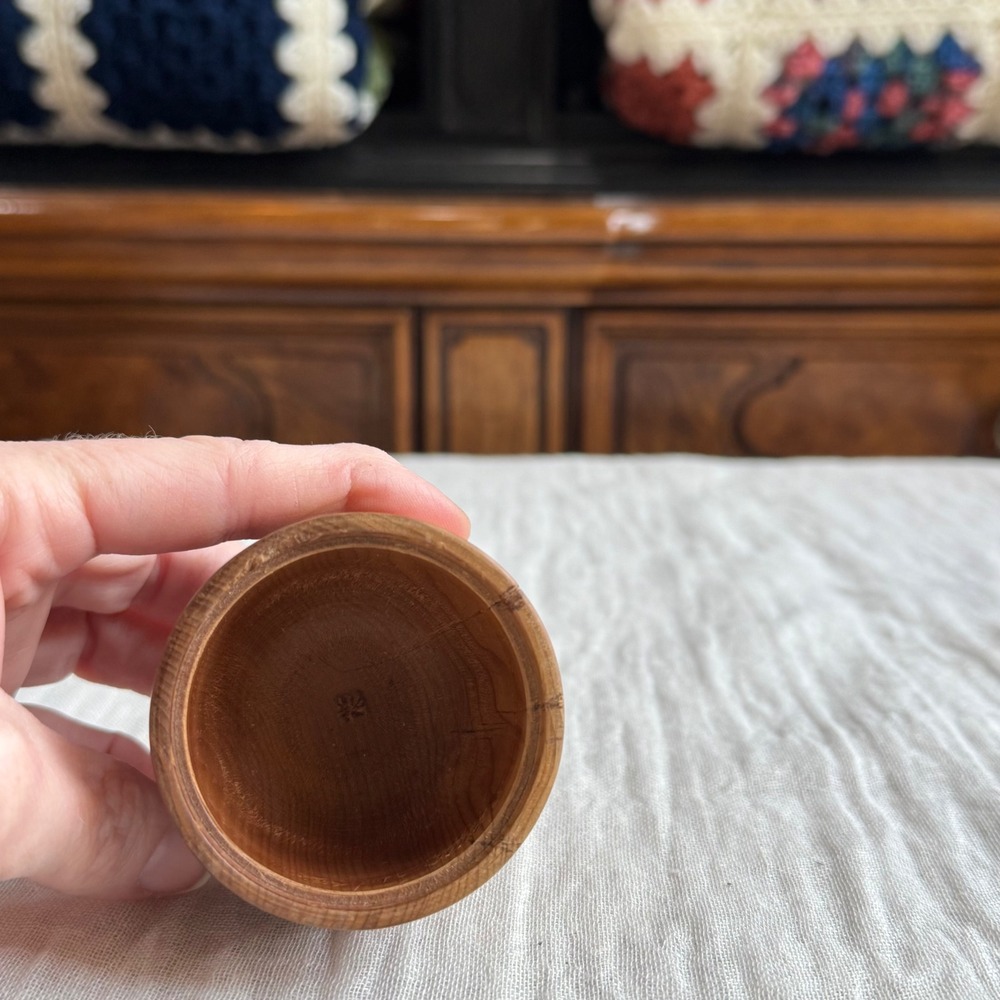VTG Handmade Yew Wooden Bowl Dish Vase Bud Signed Small Natural Wood '97 - Picture 8 of 10